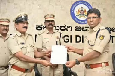 ಕಲಬುರಗಿ: ಬೈಜ್ ಕಳ್ಳತನ ಮಾಡುತ್ತಿದ್ದ ಆರೋಪಿಯ ಬಂಧಿಸಿದ ಪೊಲೀಸರಿಗೆ ನಗರದಲ್ಲಿ ಎಸ್ ಪಿಯವರಿಂದ ಪ್ರಶಂಸನಾ ಪತ್ರ ನೀಡಿಕೆ
