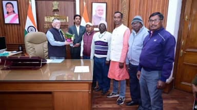 हज़ारीबाग: हजारीबाग: शहीदों के परिजनों को लाभ नहीं मिलने पर राज्यपाल से मिला शिष्टमंडल