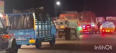 ಮೂಡಿಗೆರೆ: ಚಾರ್ಮಾಡಿ ಘಾಟ್ನಲ್ಲಿ 10 ಕಿ.ಮೀ.ಗಿಂತಲೂ ಹೆಚ್ಚು ಟ್ರಾಫಿಕ್ ಜಾಮ್.! ಕೊಟ್ಟಿಗೆಹಾರದಲ್ಲಿ ಬ್ಯಾರಿಕೇಡ್ ಹಾಕಿ ರಸ್ತೆ ಬಂದ್ ಮಾಡಿದ ಪೊಲೀಸರು.!