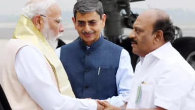 தாம்பரம்: விமான நிலையம் வருகை புரிந்த பிரதமருக்கு ஆளுநர் மற்றும் அரசு சார்பில் வரவேற்பு அளிக்கப்பட்டது