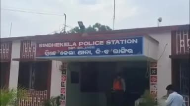 କଣ୍ଟାବାଞ୍ଜି: ସିନ୍ଧେକେଲା - ଚାନ୍ଦୋତରା ରାସ୍ତା ରେ ଦୁଇ ବାଇକ ମୁହାଁମୁହିଁ ଧକ୍କା ବାଇକ ଙ୍କୁ ଗୁରୁତର ଅବସ୍ଥା ରେ ଡାକ୍ତରଖାନା ରେ ଭର୍ତ୍ତି