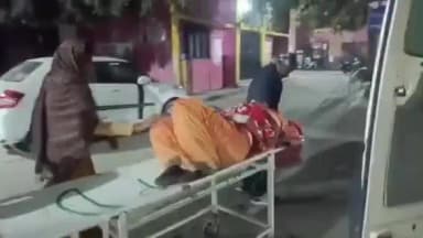 सिधौली: सीतापुर लखनऊ मार्ग पर चलती बाइक से गिरने से एक महिला गंभीर रूप से घायल