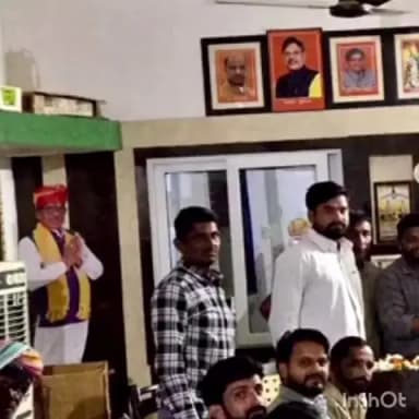 अरथूना: गोरडी गांव में उच्च माध्यमिक स्कूल की मांग को लेकर ग्रामीणों ने विधायक मीणा को दिया ज्ञापन