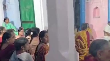 ಶೋರಾಪುರ: ನಗರದ ರಂಗಂಪೇಟೆಯಲ್ಲಿ ಸದ್ಗುರು ಸಹಜಾನಂದ ಸರಸ್ವತಿ ಮಹಾಸ್ವಾಮಿಗಳ ಪುಣ್ಯಾರಾಧನೆ ಆಚರಣೆ