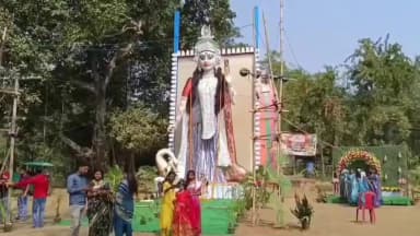 পিংলা: পিংলার ডাংরাতে ২০২৬-এ শিবশক্তি ক্লাবে তৈরি করা হয়েছে ২৬ ফুটের সরস্বতী প্রতিমা