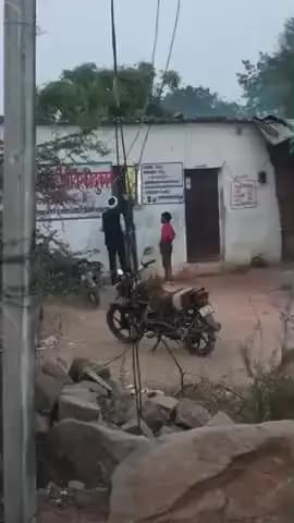 ग्राम गंगाचारी में दी जा रही है छोटे छोटे बच्चों को दारु