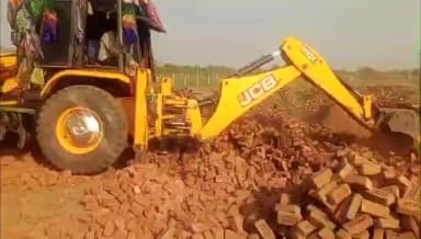 आसीन्द: मोड़ का निम्बाहेड़ा में अवैध कोयला भट्ठियों पर चला बुलडोजर, 8 भट्ठियों को हटाया गया