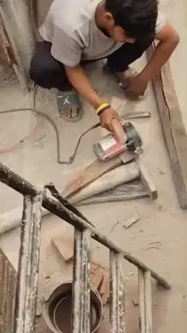 ठेकेदारी में आज सबसे ज्यादा काम हुआ