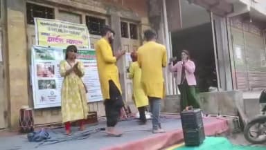 अंजड़: नाबार्ड और जिला सहकारी बैंक ने अंजड़ में नुक्कड़ नाटक से वित्तीय साक्षरता के लिए किया जागरूक