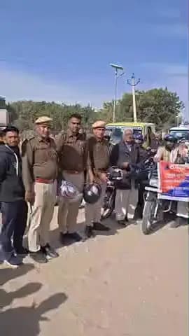 बाप: फलोदी जिले में सड़क सुरक्षा माह के तहत भोजासर पुलिस ने चलाया हेलमेट वितरण अभियान