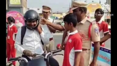 చౌటుప్పల్: చౌటుప్పలో హెల్మెంట్ వాడకంపై అవగాహన కల్పించిన పోలీసులు