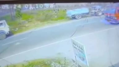 ઉમરગામ: સંજાણ–ઉમરગામ માર્ગ પર કન્ટેનર પલટી મારતા અકસ્માત સર્જાયો,CCTV સામે આવ્યા.