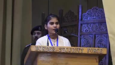 दिनांक 24 जनवरी 2026 को 25 वीं वाहिनी सीमा सुरक्षा बल (BSF) कैंप, छावला, नई दिल्ली में आयोजित हुए रोजगार मेला के दौरान अभ्यर्थी अपने विचार व्यक्त करते हुए।