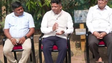 ધરમપુર: બામટી ખાતે સાંસદ અને નાણામંત્રીની ઉપસ્થિતિમાં ખાટલા બેઠક યોજાઈ