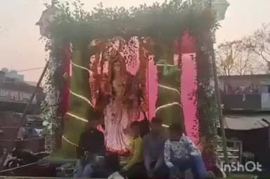 नवा बाज़ार: नावा बाजार में छात्रों ने मां सरस्वती की प्रतिमा को नमन कर दी विदाई