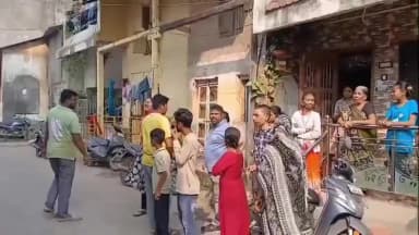 પારડી: બજારમાં આવેલી પાર્થ રેસીડેન્સીમાં વીજ મીટરમાં શોર્ટ સર્કિટથી લાગી આગ