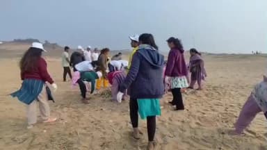 ଗୋପାଳପୁର: ଗୋପାଳପୁର ବେଳାଭୂମିରେ ସଫେଇ କାର୍ଯ୍ୟକ୍ରମ, ଯୋଗଦେଲେ ବ୍ରହ୍ମପୁର ଉପ ଜିଲ୍ଲାପାଳ