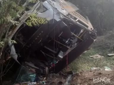 सावली: सावली टोल नाक्याजवळ ट्रॅव्हल्स पलटी अनेकजण गंभीर जखमी