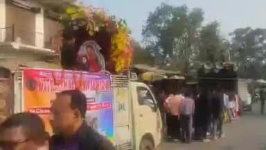 सतबरवा: सतबरवा में प्रतिमा विसर्जन के साथ सरस्वती पूजा संपन्न, युवाओं ने नाचते-गाते दी विदाई