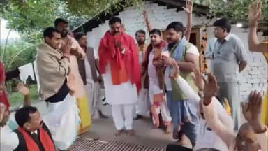 हंडिया: हंडिया के उचान गांव में यज्ञ कार्यक्रम में शामिल हुए पूर्व मंत्री कमल पटेल