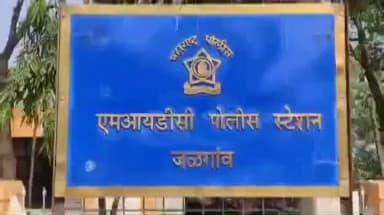 पारोळा: पारोळा बसस्थानकावर महिलेच्या दागिन्यांची चोरी; गर्दीचा फायदा घेत बांगडी लंपास