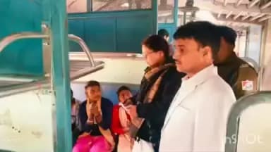 थावे: थावे जंक्शन पर आरपीएफ ने बिना टिकट यात्रा कर रहे 82 यात्रियों को पकड़ा, कार्रवाई से मचा हड़कंप