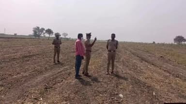 ಹಡಗಲಿ: ಮೈಲಾರ ಗ್ರಾಮದಲ್ಲಿ ನಡೆಯುವ ಶ್ರೀ ಮೈಲಾರಲಿಂಗೇಶ್ವರ ಸ್ವಾಮಿಯ ಕಾರ್ಣಿಕೋತ್ಸವದ ಸ್ಥಳ ಪರಿಶೀಲನೆ ನಡೆಸಿದ ಡಿವೈಎಸ್ಪಿ