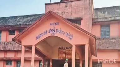 खरौंधी: खरौंधी पंचायत भवन में बीडीओ के निर्देश पर पंचायत सेवक विनोद पासवान ने मुखिया को वित्तीय शक्ति दिलाई वापस