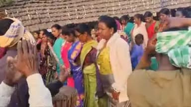 ठाकुरगंगटी: ठाकुर गंगटी प्रखंड के चमरू कपरी गंगटी गांव में आदिवासियों ने शनिवार को सोहराय पर्व मनाया