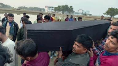 লাভপুর: পরিযায়ী শ্রমিকের দেহ ফিরলো গ্ৰামে! শোকস্তব্ধ পরিবারের পাশে ছিলেন ঠিবা অঞ্চল সভাপতি শাহিন কাজি