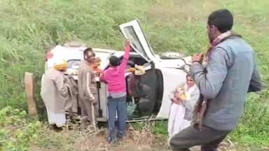 बैराड़: संत शिरोमणि कथावाचक लक्ष्मीबाई की कार पलटी, गनीमत रही, कोई जनहानि नहीं