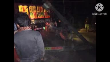 পাত্রসায়র: পাত্র সায়ের বাইপাশে ইলেকট্রিক খুঁটিতে লরির ধাক্কা