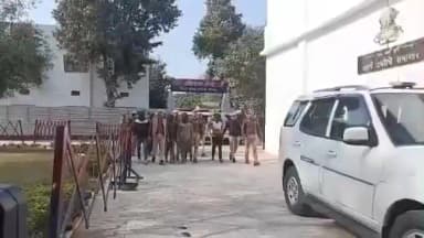 सिधौली: सिधौली सहित जनपद के विभिन्न थाना क्षेत्रों में चोरी की घटनाओं को अंजाम देने वाले 7 आरोपी गिरफ्तार