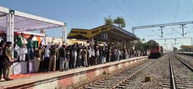 मूंडवा: मूंडवा बाड़मेर में ऋषिकेश बाड़मेर ट्रेन का हुआ ठहराव