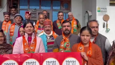 भोटा: हमीरपुर विधानसभा के बूथ नंबर 15 में भाजपा कार्यकर्ताओं ने सामूहिक रूप से सुनी प्रधानमंत्री की 'मन की बात'