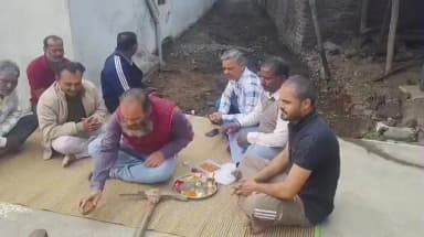 इछावर: जिले के इछावर में सड़क निर्माण कार्य का भूमि पूजन कार्यक्रम आयोजित, अध्यक्ष ने किया भूमि पूजन