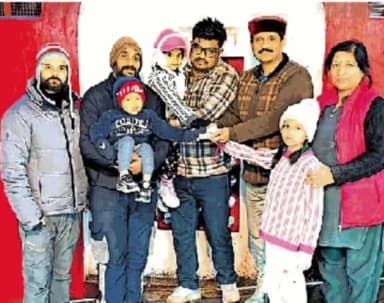 दाड़लाघाट: अग्निकांड प्रभावितों को दी गई आर्थिक सहायता