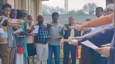 हैदरनगर: हैदरनगर पश्चिमी पंचायत सचिवालय में मतदाता दिवस पर सीओ के नेतृत्व में मतदाताओं को शपथ दिलाई गई