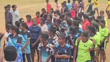 கண்டச்சிபுரம்: முகையூரில் இது நம்ம ஆட்டம் திட்டத்தை வாலிபால் மற்றும் கபடி விளையாடி துவக்கி வைத்த முன்னாள் அமைச்சர் பொன்முடி.