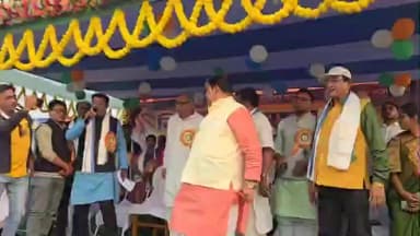 রাজনগর: চন্দ্রপুরে তৃণমূলের বিশাল জনসভার আয়োজন, অনুব্রত মণ্ডলের মাথায় রুপোর মুকুট পরালো সিউড়ি এক নম্বর ব্লক তৃণমূল কংগ্রেস