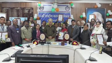 पोलायकलां: पोलायकलॉ में एसआईआर का कार्य सर्वप्रथम पूर्ण करने वाले बीएलओ 16वें राष्ट्रीय मतदाता दिवस पर सम्मानित