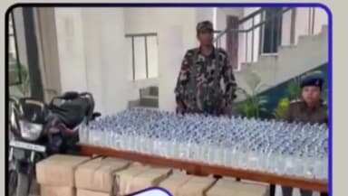 चिरैया: ढाका पुलिस ने 1808 बोतल नेपाली शराब के साथ एक बाइक को किया ज़ब्त