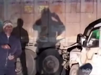 चिमूर: मजुरांना घेऊन जाणाऱ्या सोमूची ट्रकला धडक 12 मजूर जखमी