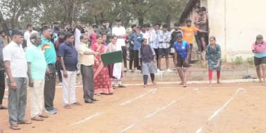 கீழ்பென்னாத்தூர்: கீழ்பெண்ணாத்தூர் அரசு ஆண்கள் மேல்நிலைப் பள்ளியில் இது நம்ம ஆட்டம் விளையாட்டு போட்டிகள் இன்று துவங்கியது