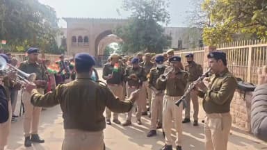 राष्ट्रीय गीत ‘वंदे मातरम्’ 🇮🇳 के 150 वर्ष पूर्ण होने के उपलक्ष्य में, #डीग पुलिस द्वारा गणेश जी मंदिर पर पुलिस बैंड वाद...