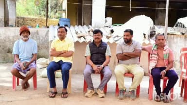 बास्तानार: ग्राम छिदगांव में दशगात्र कार्यक्रम में शामिल हुए पीसीसी चीफ दीपक बैज, शोक संतप्त परिवार को बंधाया ढांढस