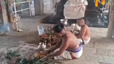 ஸ்ரீவைகுண்டம்: ஸ்ரீவைகுண்டம் கள்ளர் பிரான் கோவிலில் தெப்ப திருவிழா கொடியேற்றத்துடன் துவங்கியது