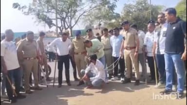 બાબરા: પોલીસે હુમલાખોર આરોપી નોકાઢ્યો વરઘોડો બાબરામાં સંઘ પ્રચારક ભરતભાઈ રાદડિયા પર હુમલાના આરોપીનું કર્યું રિ કન્ટ્રક્શન.