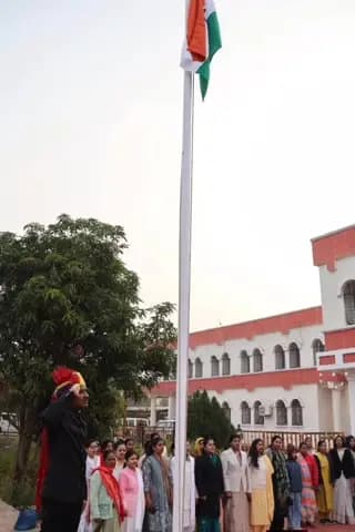 श्यामपुर: 26 जनवरी गणतंत्र दिवस पर कलेक्टर ने कलेक्ट्रेट में किया ध्वजारोहण, अधिकारी-कर्मचारी रहे मौजूद