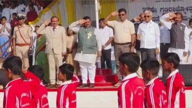 ಕುಷ್ಟಗಿ: ಪಟ್ಟಣದಲ್ಲಿ ಗಣರಾಜ್ಯೋತ್ಸವದ ದಿನಾಚರಣೆಗೆ ಶಾಸಕ ದೊಡ್ಡನಗೌಡ ಪಾಟೀಲ ಧ್ವಜಾರೋಹಣ ನೆರವೇರಿಸಿ ಚಾಲನೆ